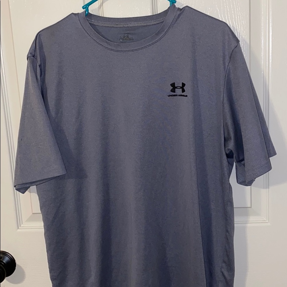 Grey men’s UNDER ARMOUR workout shirt